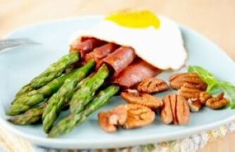 Keto dietní pokrmy mohou mít vedlejší účinky pro tělo s určitými patologiemi